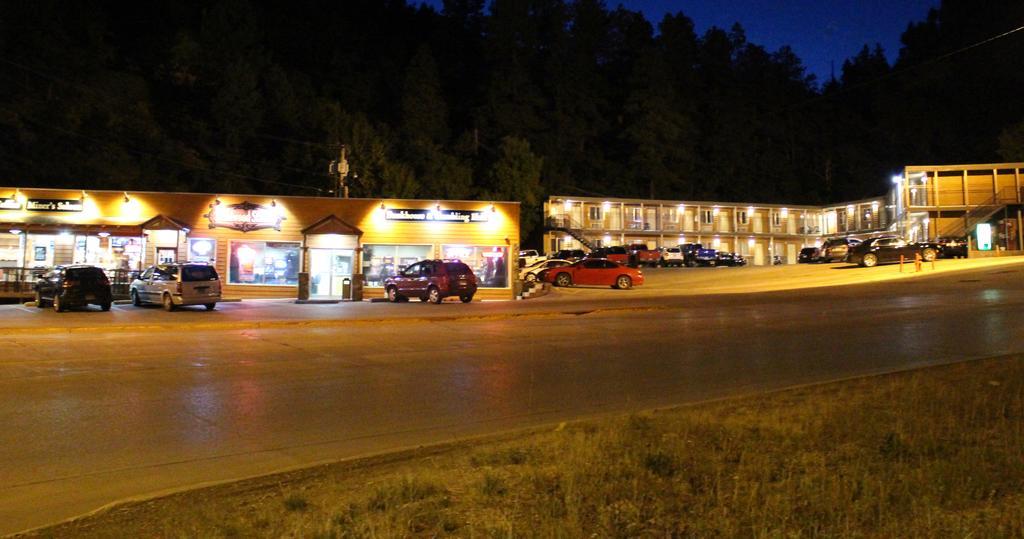 Deadwood Station Bunkhouse And Gambling Hall Motel Exterior photo