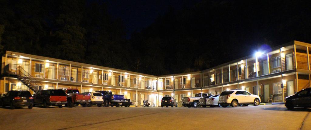 Deadwood Station Bunkhouse And Gambling Hall Motel Exterior photo